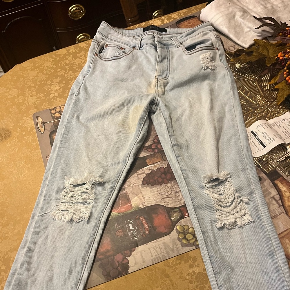 Light Wash Ripped Jeans